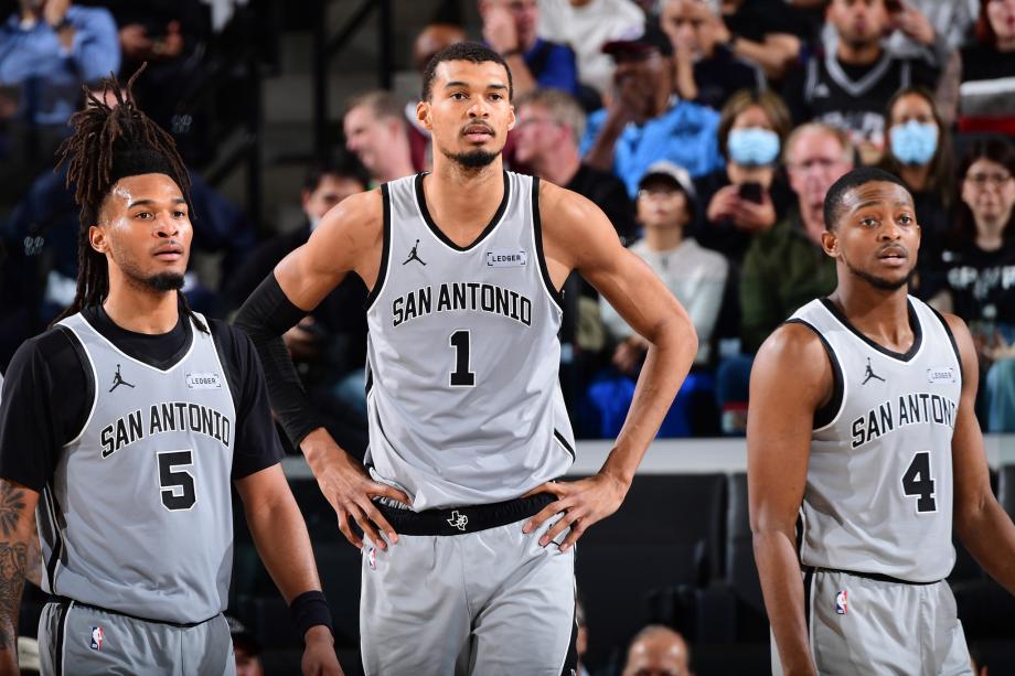 文班亚马21+13加兰25分 马刺3人20+击沉快船